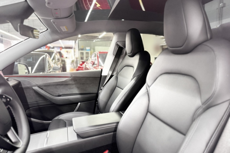 特斯拉 Model Y 2025款 长续航全轮驱动版中控内饰7009
