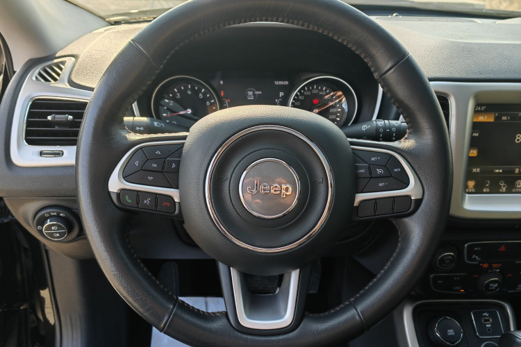 Jeep 指南者 2017款 200T 自动家享四驱版局部细节13