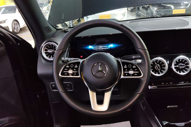 奔驰GLB 2021款 GLB 200 动感型中控内饰13