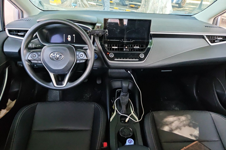 丰田 雷凌 2023款 智能电混双擎 1.8L 运动版中控内饰12