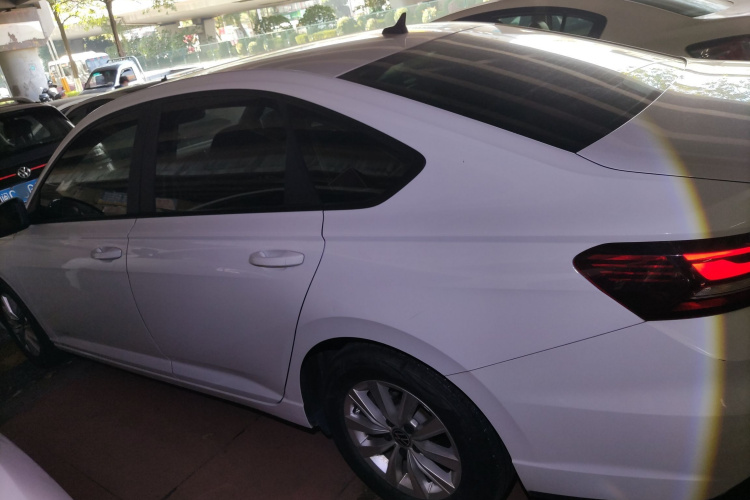 大众 朗逸 2023款 1.5L 自动得逸版车身外观4