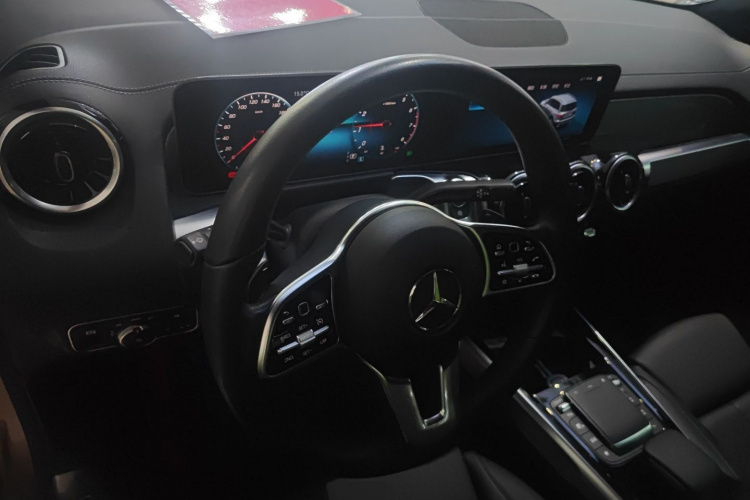 奔驰GLB 2020款 GLB 180 时尚型中控内饰7002