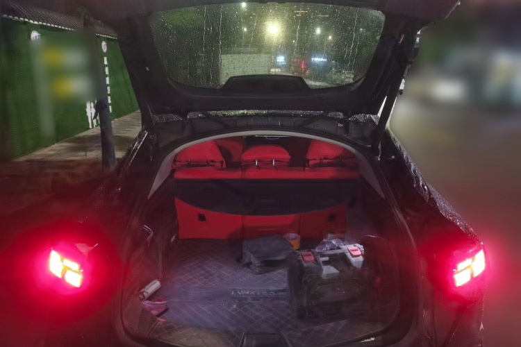 领克05 2020款 2.0TD 两驱耀Halo中控内饰23