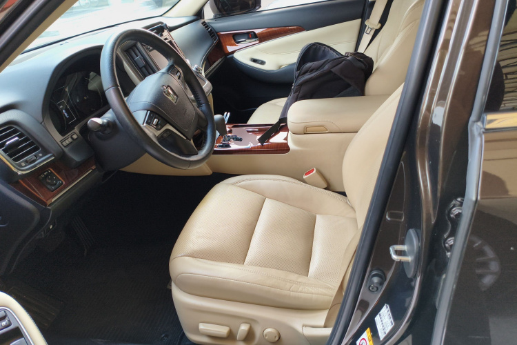 丰田 皇冠 2015款 2.0T 时尚版局部细节19