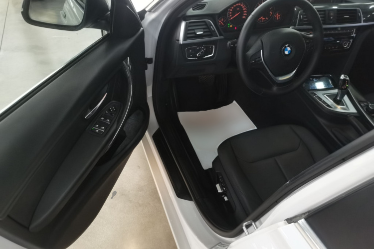 宝马3系 2017款 320Li xDrive 时尚型中控内饰20