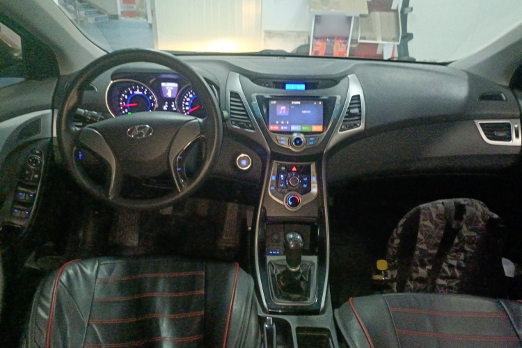 现代 朗动 2015款 1.6L 手动领先型中控内饰12