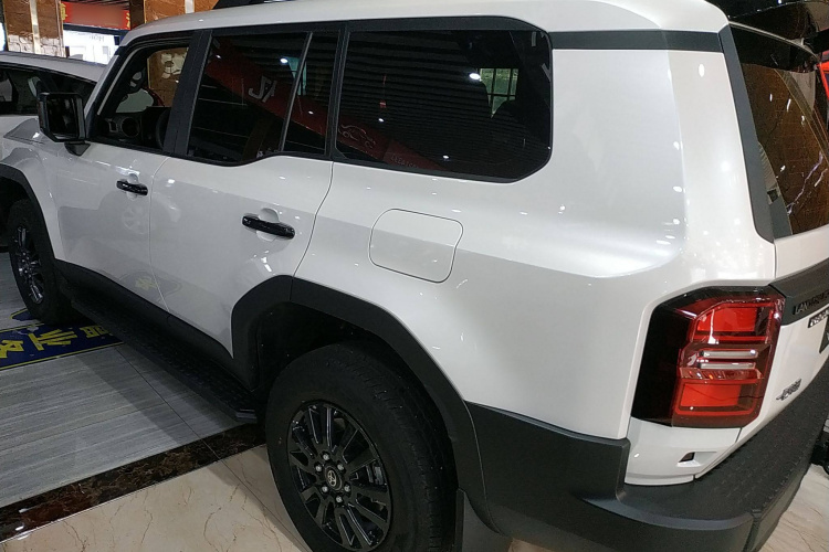 丰田 普拉多 2025款 2.4T 穿越BX版 5座车身外观4