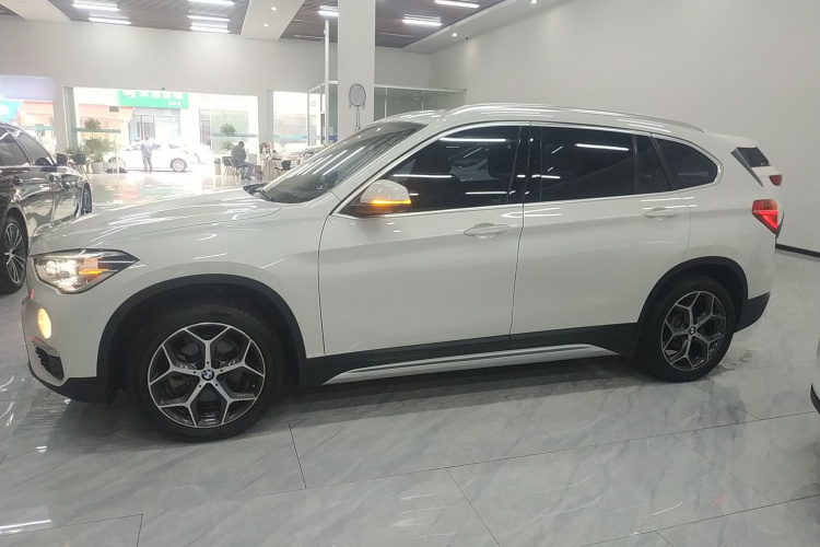 宝马X1 2019款 sDrive18Li 尊享型车身外观4