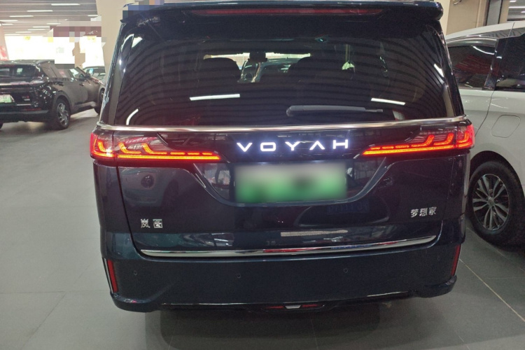岚图汽车 岚图梦想家 2025款 PHEV 四驱尊贵鲲鹏版车身外观6