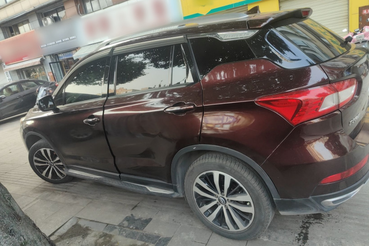 广汽传祺 传祺GS4 2015款 200T G-DCT豪华版车身外观4