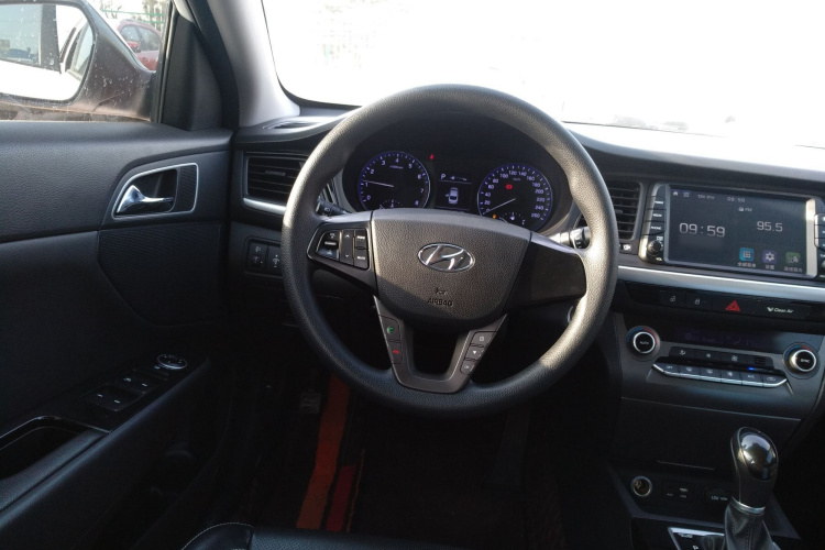 现代 名图 2017款 1.6T 自动智能型GLS 国V中控内饰13