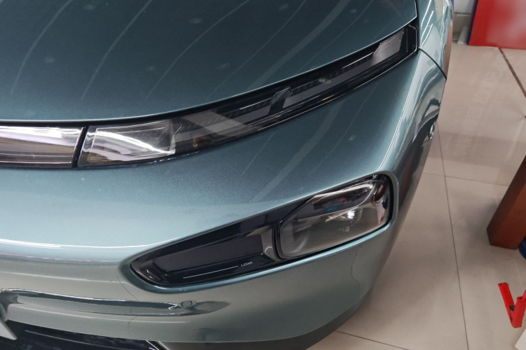 小鹏P7 2023款 P7i 610 鹏翼性能版局部细节36