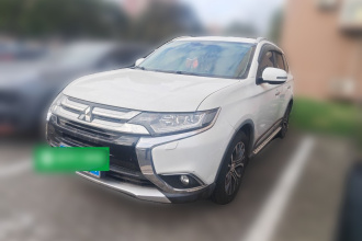 三菱 欧蓝德 2016款 2.4L 四驱精英版 5座