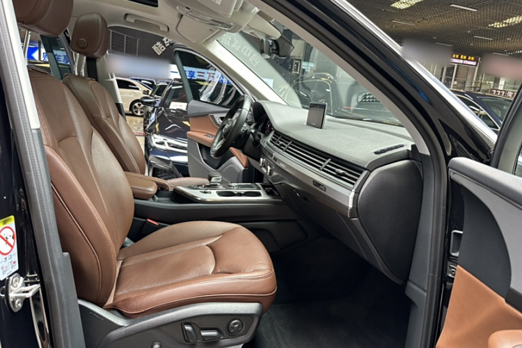 奥迪Q7 2018款 40 TFSI S line运动型中控内饰7012