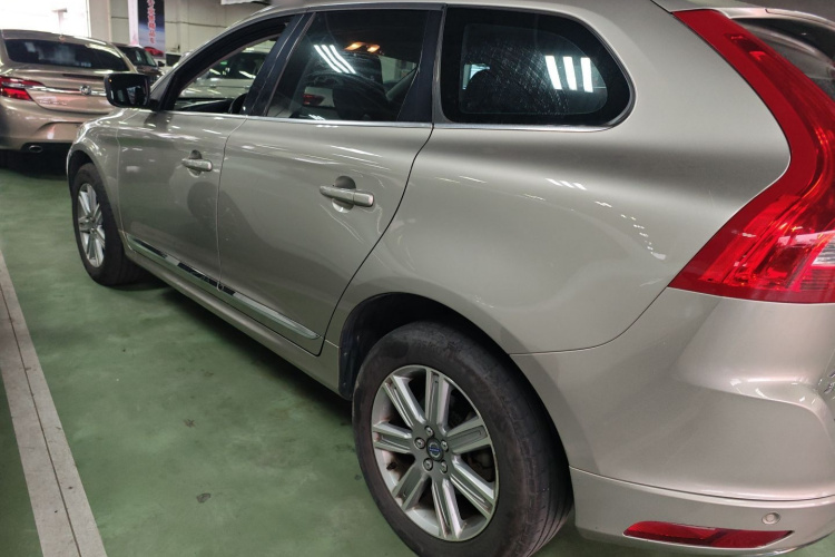 沃尔沃XC60 2016款 T5 AWD 智远版车身外观4