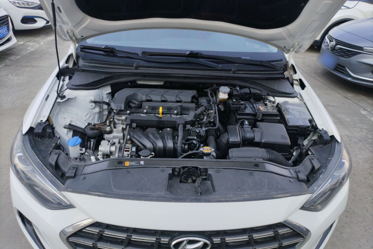 现代 领动 2020款 1.5L CVT智炫·精英型机舱底盘24