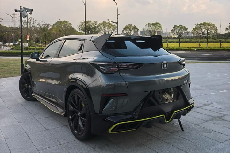 长安UNI-T 2022款 2.0T 运动版 尊贵型车身外观6011