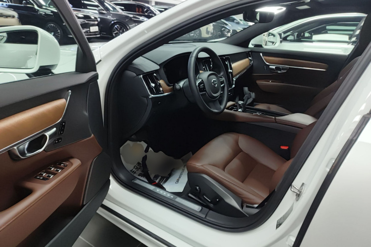 沃尔沃S90 2025款 B5 智逸豪华版中控内饰7003