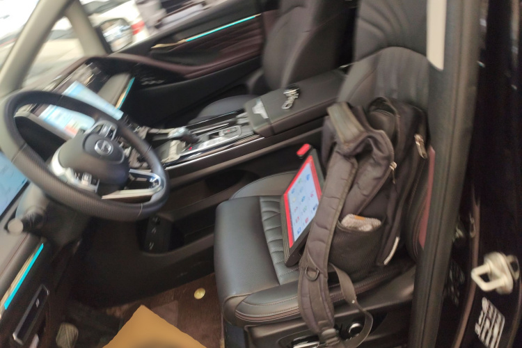 广汽传祺 传祺M8 2024款 大师系列 400T 至尊版中控内饰19