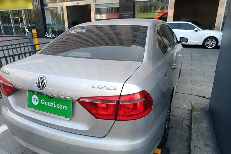 大众 朗逸 2013款 改款经典 1.6L 自动舒适版车身外观6