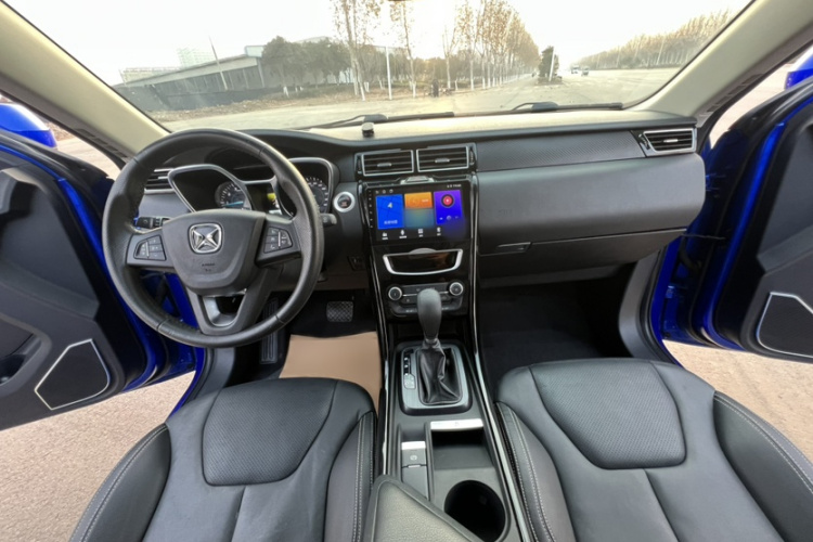 江铃 驭胜S330 2016款 1.5L GTDi 自动两驱尊贵版中控内饰7004