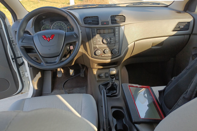 五菱汽车 五菱宏光 2021款 1.5L S基本型LAR中控内饰12