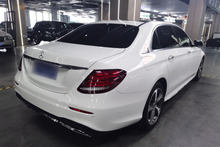 奔驰E级 2017款 E 300 L 运动豪华型车身外观7