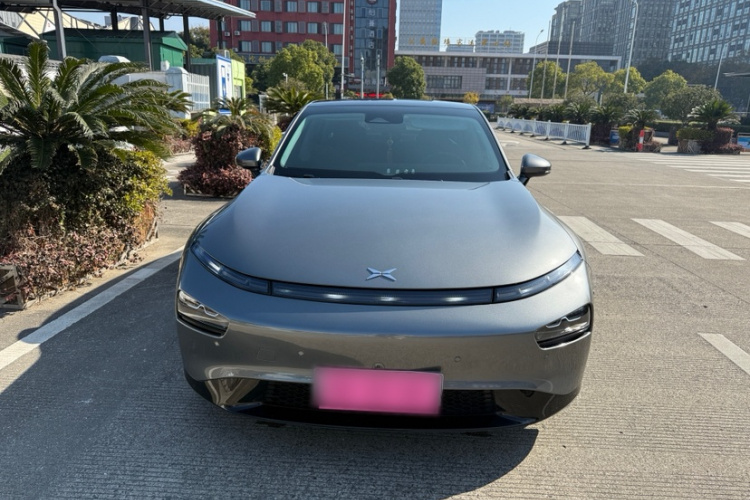 小鹏P7 2022款 670N+车身外观6006