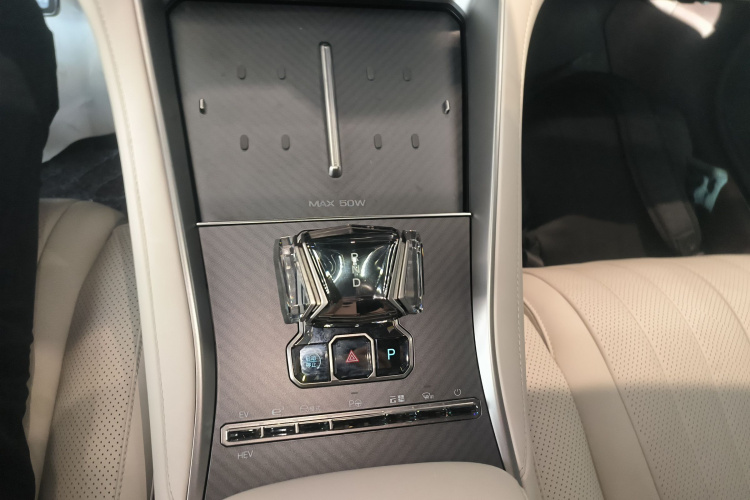 腾势Z9GT 2024款 1100四驱Ultra版局部细节18