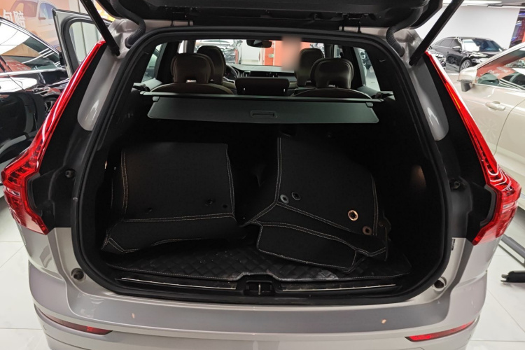 沃尔沃XC60 2025款 B5 四驱智远豪华版机舱底盘23