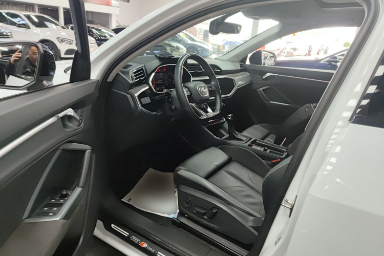 奥迪Q3 Sportback 2022款 40 TFSI 时尚型中控内饰7003