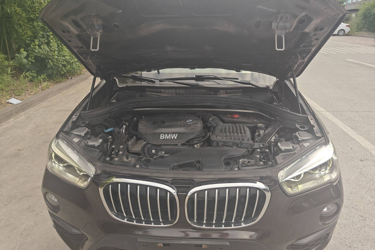 宝马X1 2016款 sDrive18Li 尊享型机舱底盘24