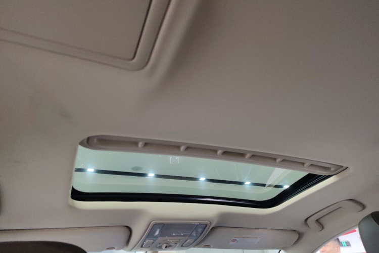 红旗H7 2017款 1.8T 豪华型中控内饰22