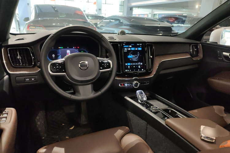 沃尔沃XC60新能源 2024款 T8 插电混动 长续航四驱智远豪华版中控内饰12