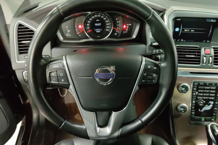 沃尔沃XC60 2016款 T5 智进版中控内饰13