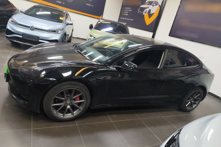 特斯拉 Model 3 2022款 后轮驱动版车身外观4