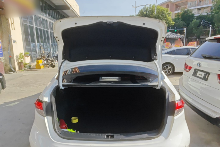 丰田 雷凌 2022款 185T CVT豪华版局部细节23