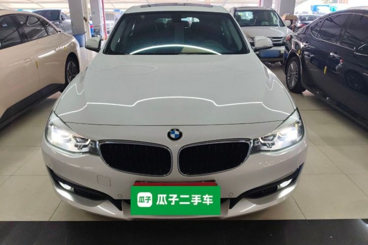 宝马3系GT 2018款 320i 时尚型车身外观2