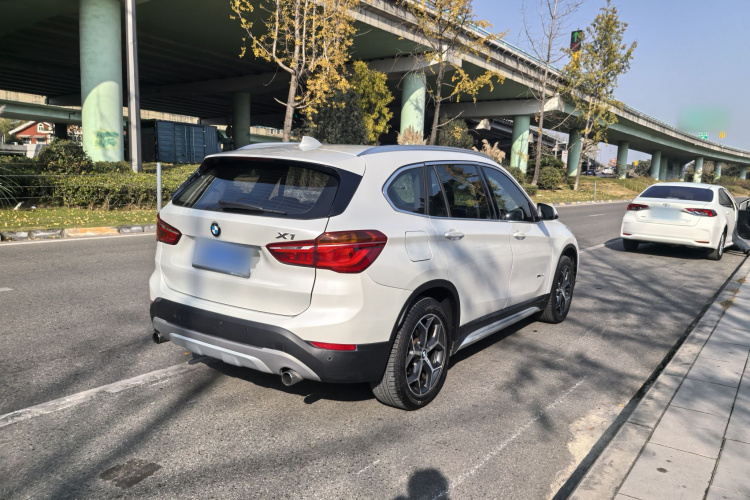 宝马X1 2018款 xDrive20Li 尊享型车身外观6007