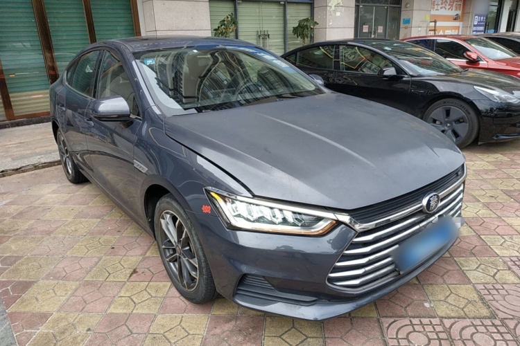 比亚迪 秦Pro 2020款 超越版 1.5TI 自动旗舰型车身外观3