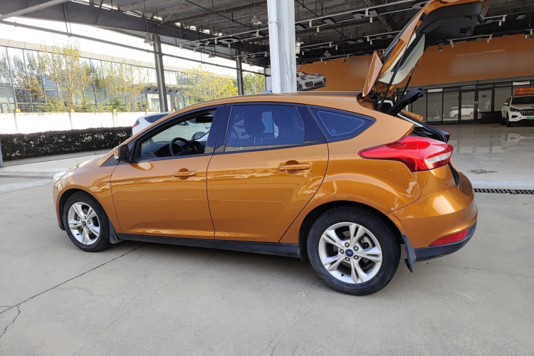 福特 福克斯 2015款 两厢 1.6L 自动舒适型车身外观6003