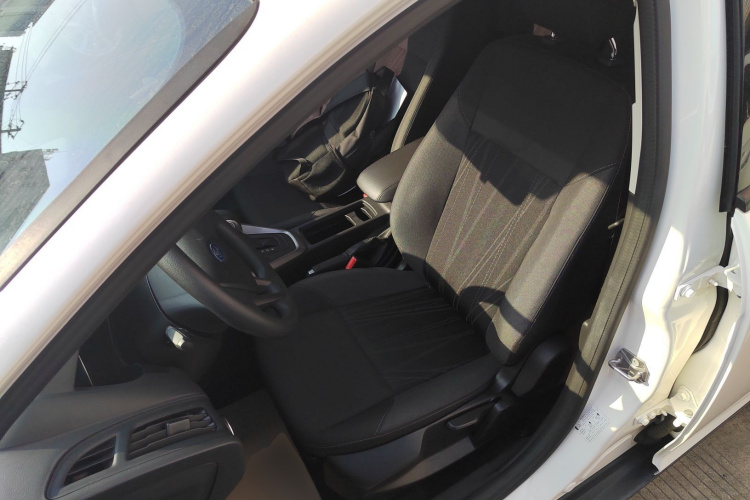 福特 福克斯 2015款 两厢 1.6L 自动舒适型局部细节19