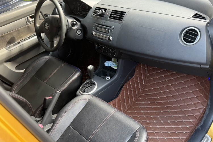 铃木 雨燕 2015款 1.5L 自动限定版中控内饰7007