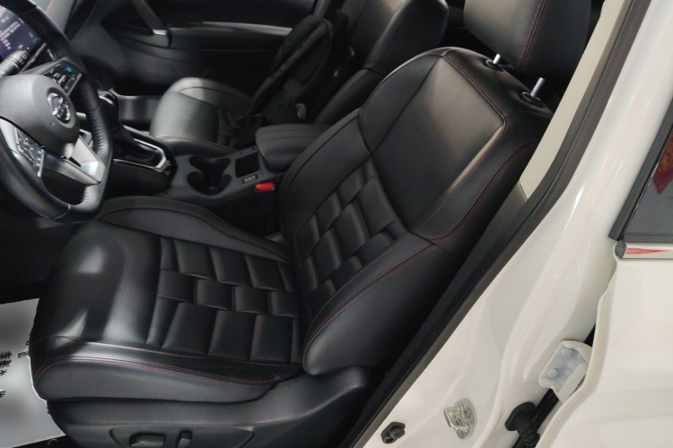 日产 逍客 2021款 2.0L CVT旗舰版中控内饰19