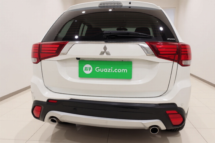 三菱 欧蓝德 2016款 2.4L 四驱豪华版 7座车身外观6