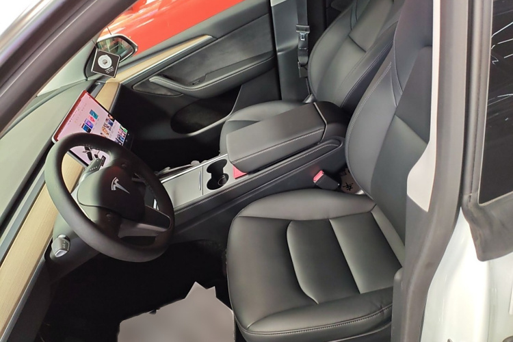 特斯拉 Model Y 2021款 长续航全轮驱动版 3D7局部细节19