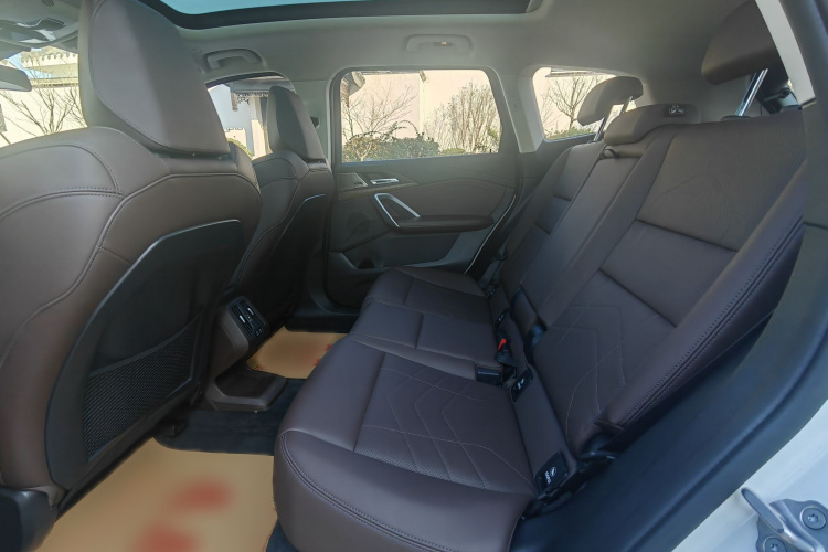 宝马iX1 2023款 xDrive30L X设计套装中控内饰7002