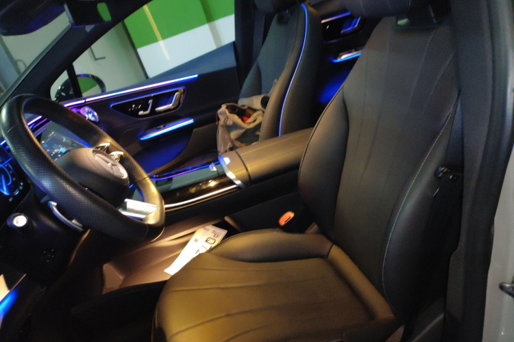 奔驰EQE 2022款 350 先型特别版中控内饰19