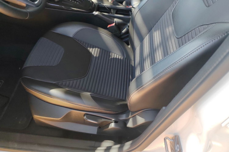 福特 福克斯 2018款 两厢经典 1.6L 自动风尚型智行版中控内饰19