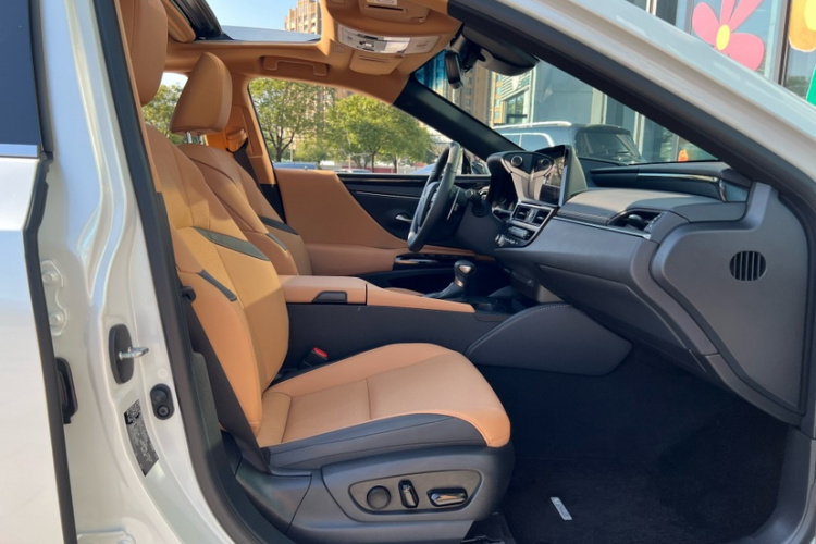 雷克萨斯ES 2022款 200 卓越版中控内饰7009